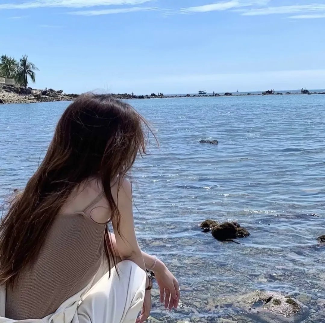 天坑海报